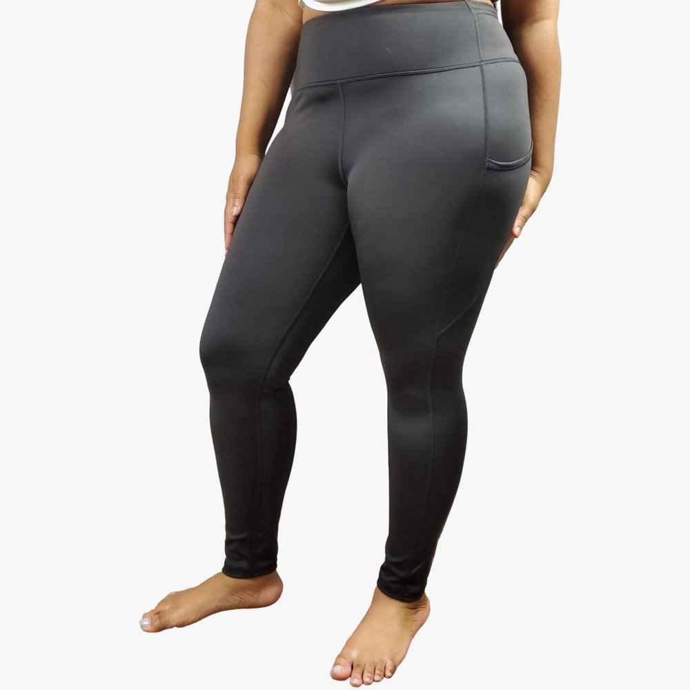 NWT Yelete Plus Size High-Waisted Black Workout Legging Size 3X